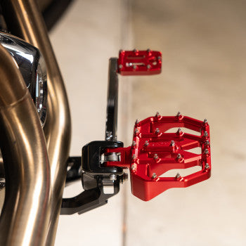 THRASHIN SUPPLY CO Mini Aggressor Floorboards -Universal Male Mount Harley