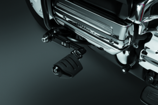 Kuryakyn_Ergo_III_Adjustable_Mount_With_Trident_Dually_ISO_Pegs_Gloss_Black