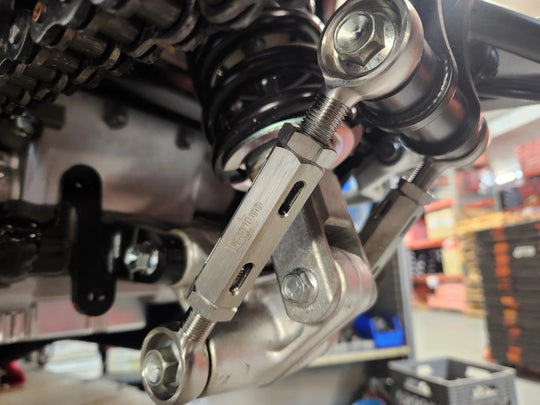 LOWERING LINK ADJUSTABLE HAYABUSA 99-26 VLLABUSAJ9N installed.
