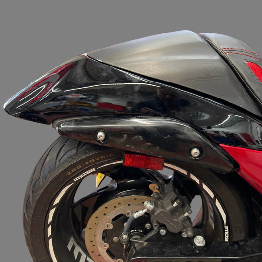 Suzuki M109R Bobber Tail Gloss Black 